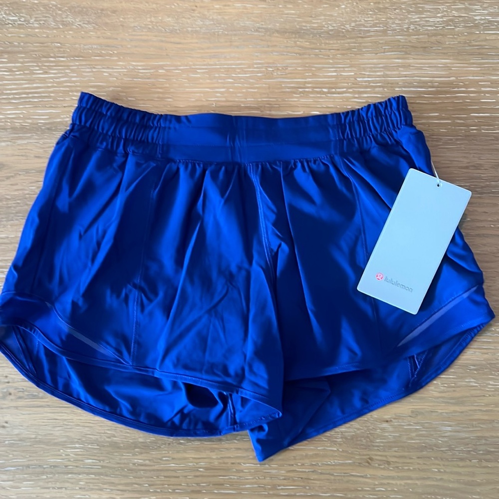 NWT lululemon Hotty Hot LR Short 4” lined - size 8